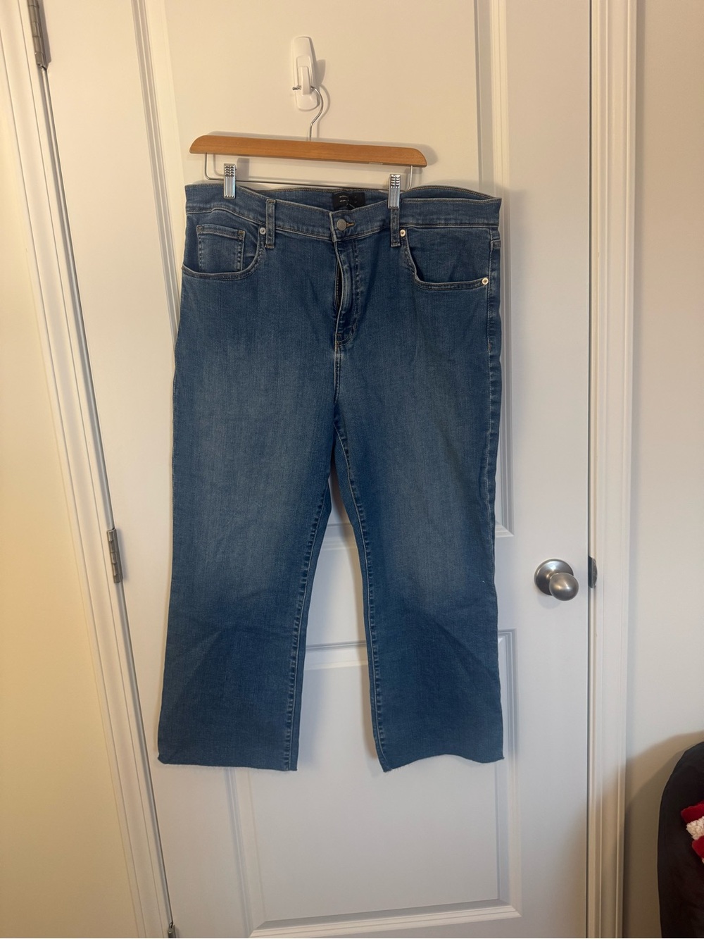 Banana Republic Medium Blue cropped bootcut Jeans